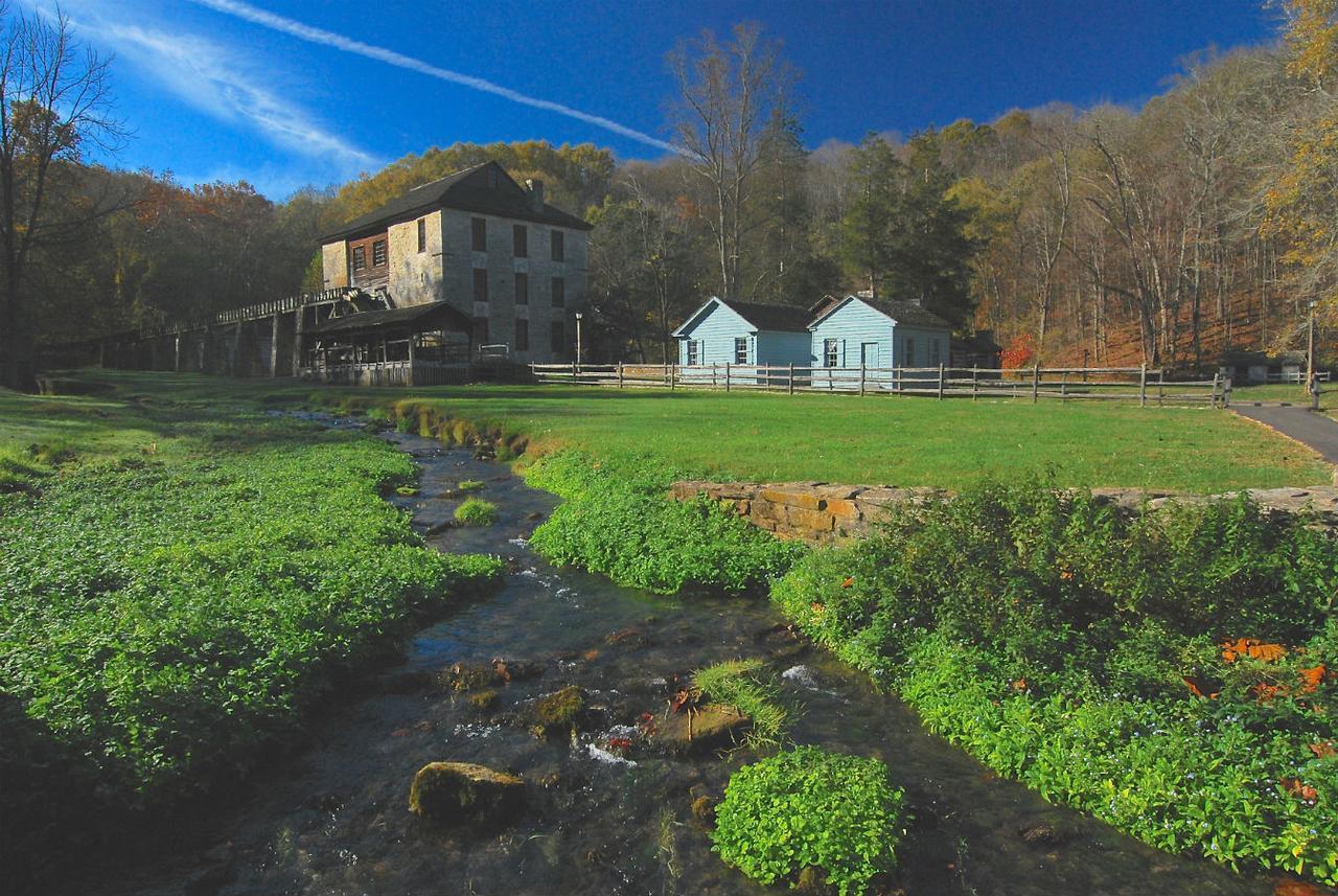 Spring Mill Inn Mitchell Exterior foto